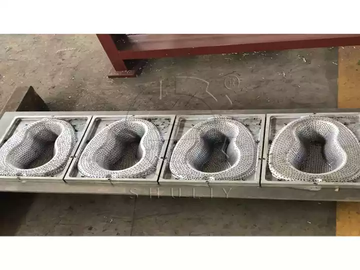 disposable bedpan molds